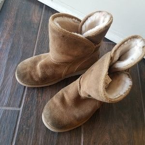 Girl size 1 classic Uggs boots
